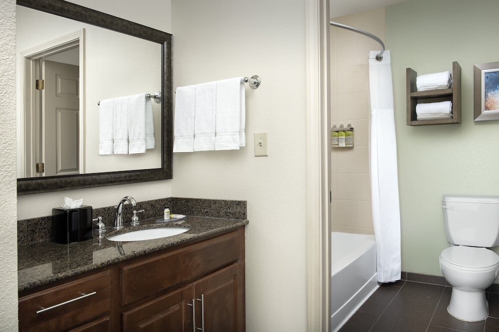 Suite, 2 Bedrooms, Kitchen - Photo 7