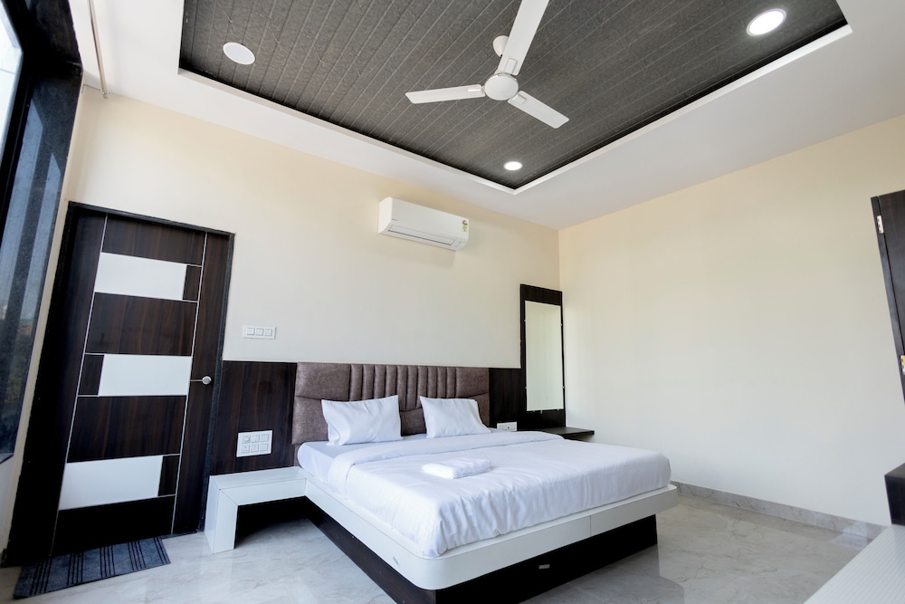 Deluxe Double Room, City View