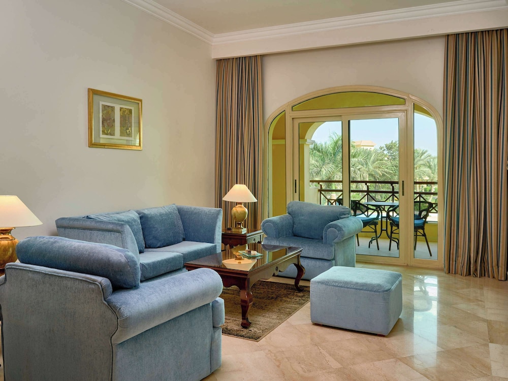 Junior Suite, 1 King Bed with Sofa bed, Pool View