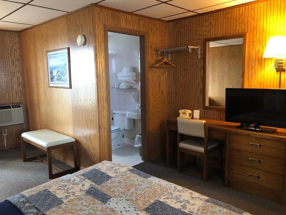 Standard Room, 1 Queen Bed, Park View, Ground Floor photo 2