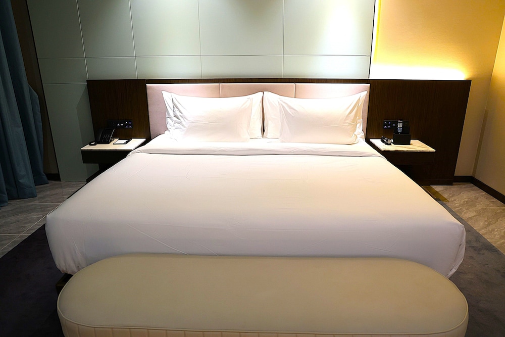Executive Suite Mountain and River View - Photo 16