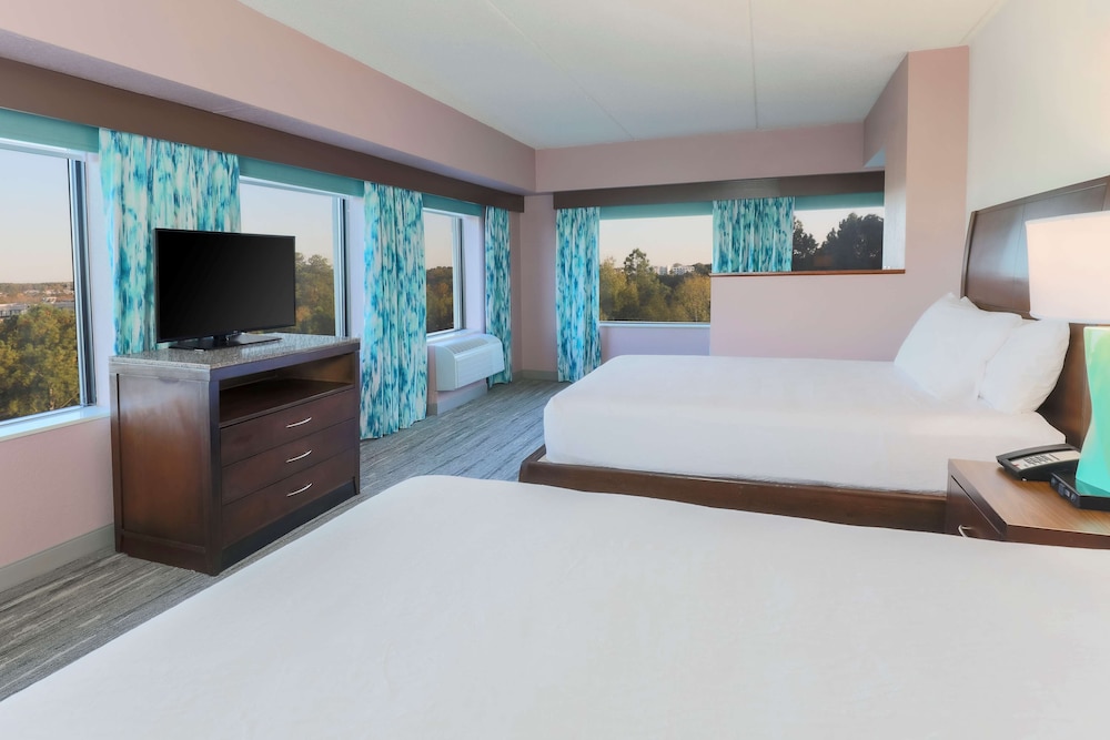 Room, 2 Queen Beds, Accessible (Mobility & Hearing, Roll-In Shower) photo 2