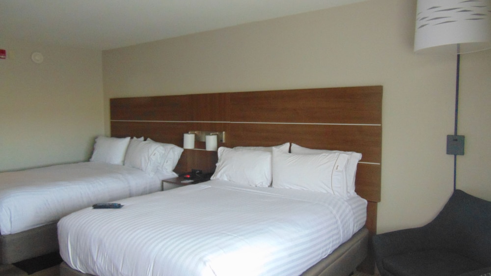 Standard Room, 2 Queen Beds, Accessible (Communications/Mobility Accessible) - Photo 9