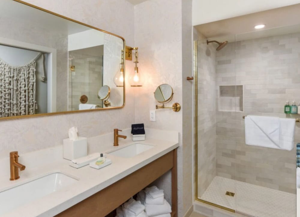 Suite, Private Bathroom, (CALIFORNIA KING PATIO - West) photo 3