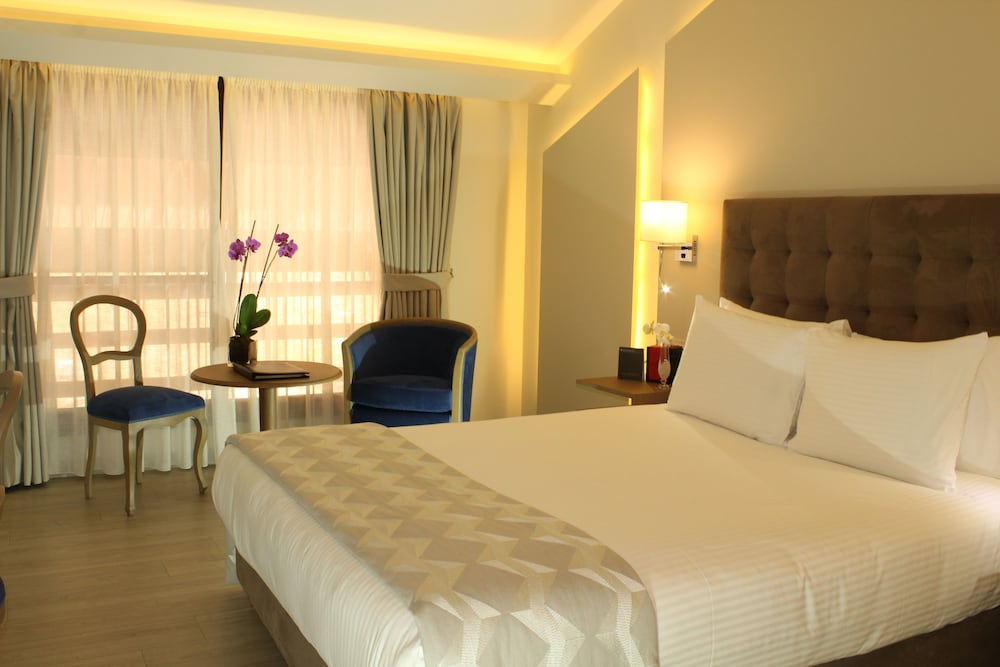 Junior Suite, 1 King Bed (Slopes View) - Photo 3