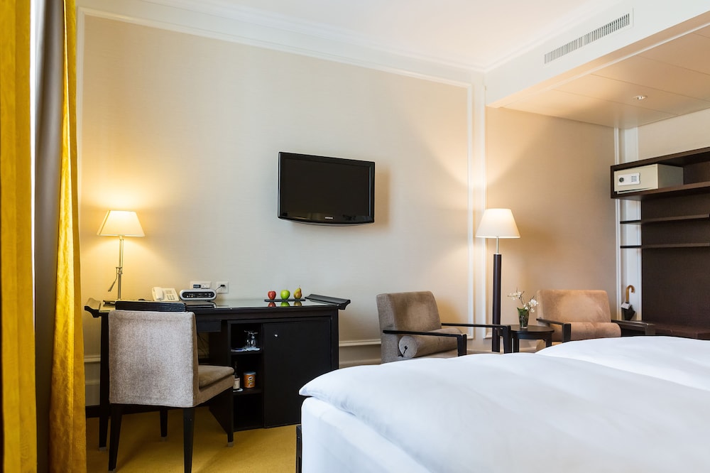 Deluxe Double or Twin Room, 1 Bedroom, Balcony - Photo 1