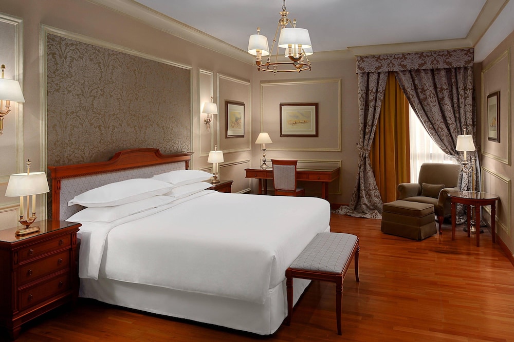 Royal Suite, 1 King Bed, Tower thumbnail 5