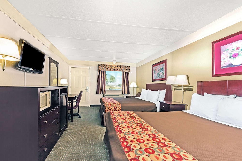 Room, 2 Queen Beds, Smoking