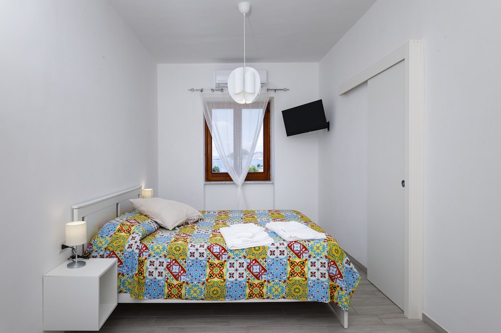 Classic Room, 1 Queen Bed, Sea View photo 1