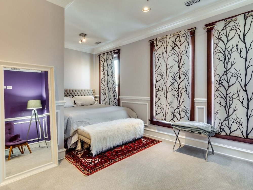 Deluxe Room, 1 King Bed, City Views 3A