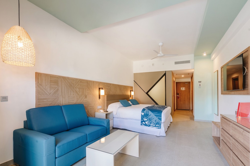 Standard Double Room, Oceanfront (l)