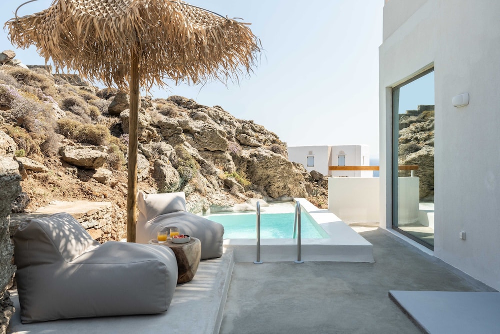 Deluxe Villa with Private Outdoor Pool & Sea View photo 3