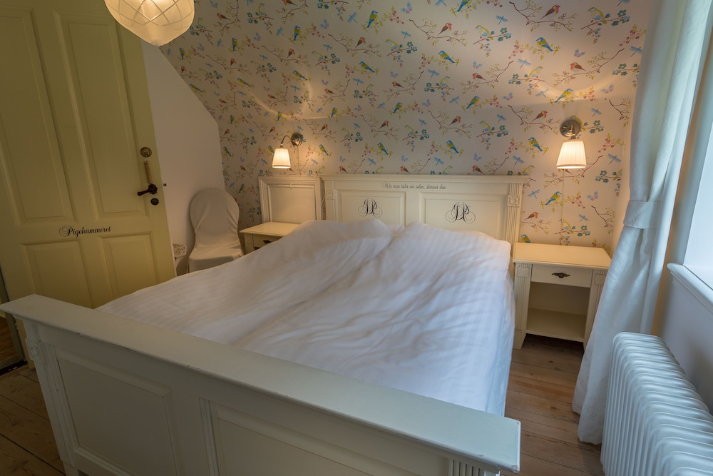 Classic Room, 1 Queen Bed photo 3