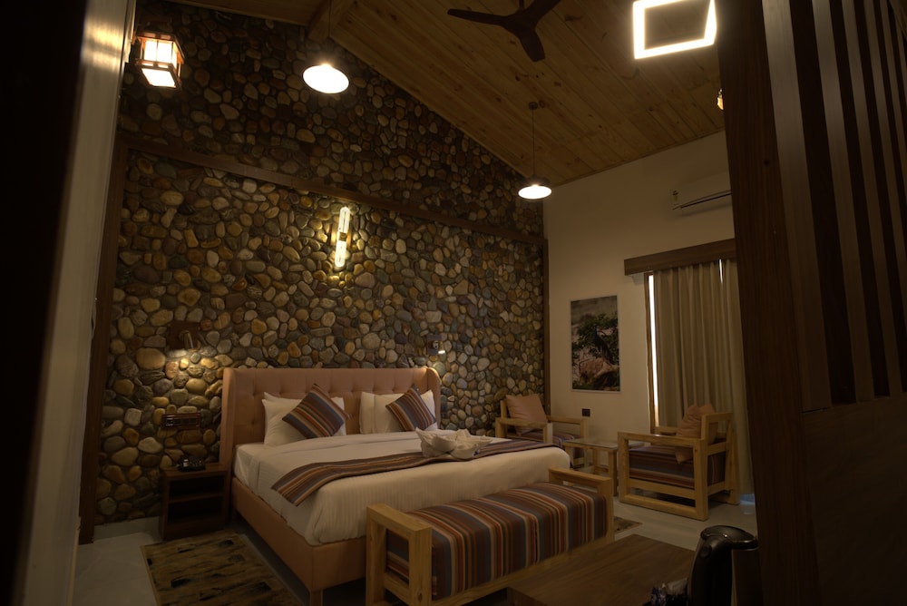 BANYAN SUITE