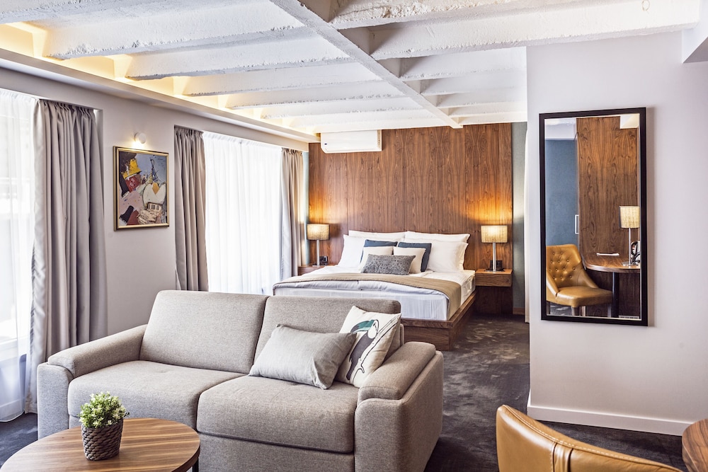 Royal Suite photo 2
