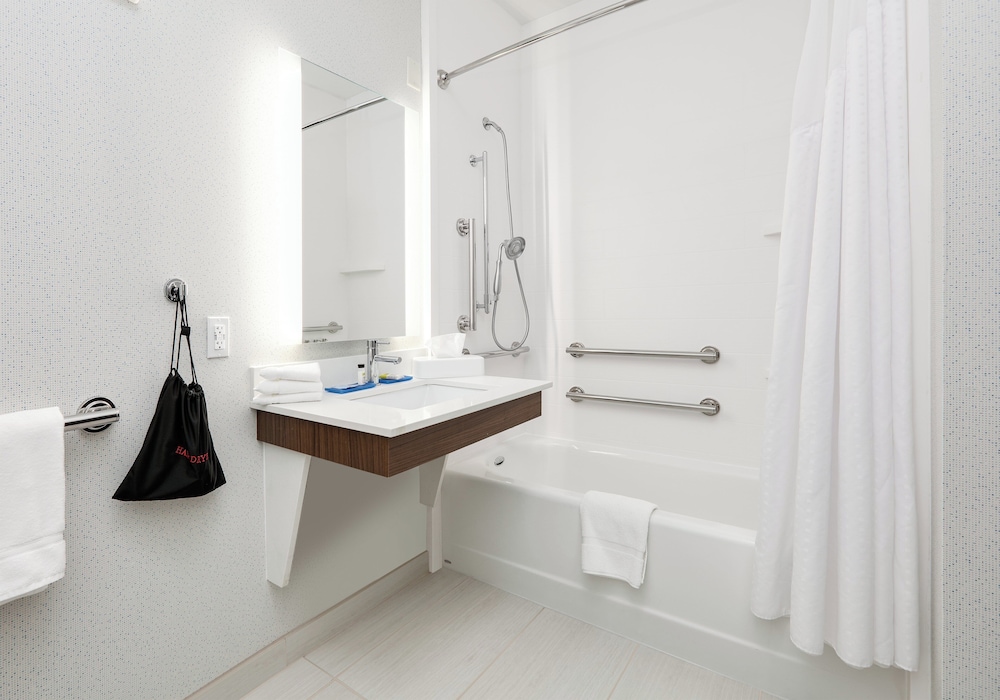 Suite, 2 Queen Beds, Accessible (Communications) - Photo 3
