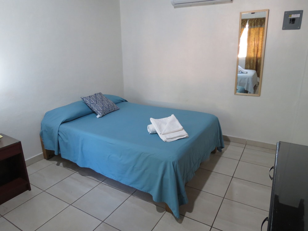 Standard Quadruple Room - Photo 10