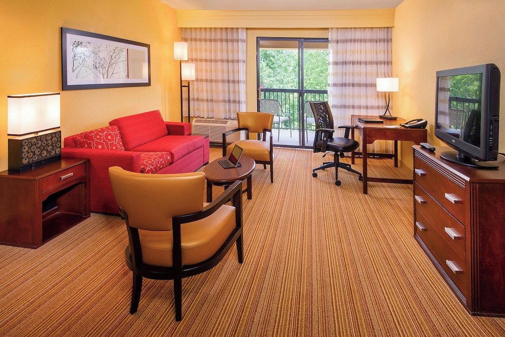 Suite, 1 Bedroom, Courtyard View