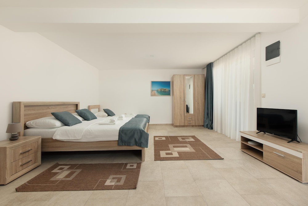 Studio, Sea View, Sea Facing photo 3