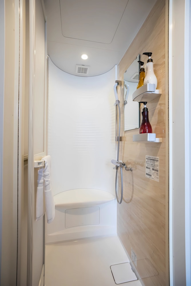 Moderate Quadruple Room - Photo 8
