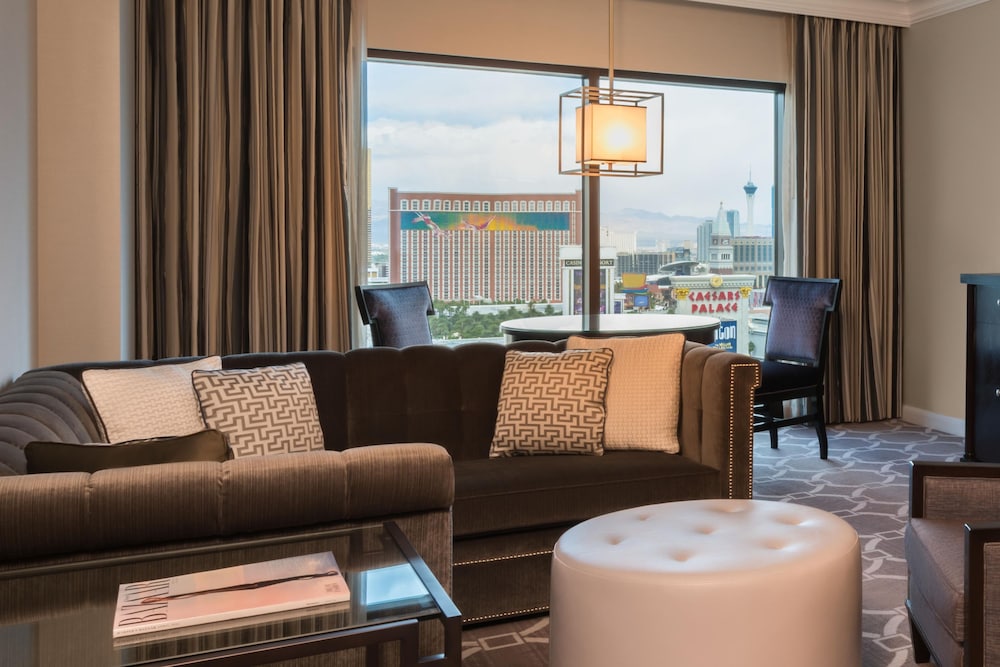 Augustus Executive Suite, 1 King Bed (Newly Renovated)