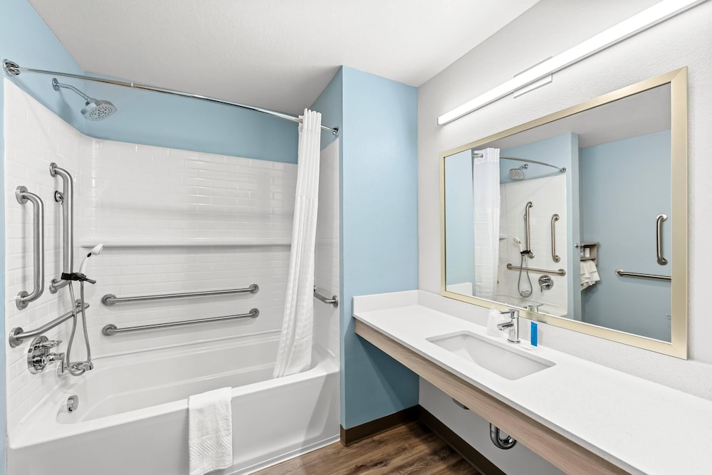 Suite, 2 Queen Beds, Accessible, Non Smoking photo 2
