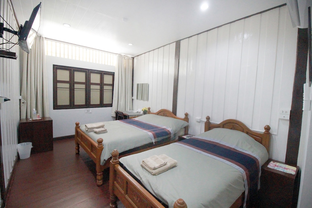 Family Room, 1 Bedroom photo 2