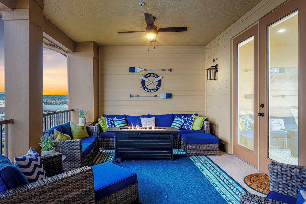 Condo, Multiple Beds, Hot Tub (Lakeside Retreat) photo 3