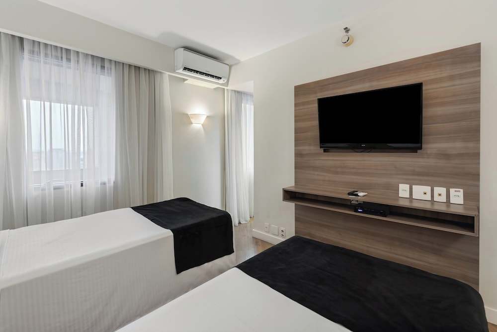 Suite, 2 Bedrooms, Kitchen (High Floor) - Photo 10