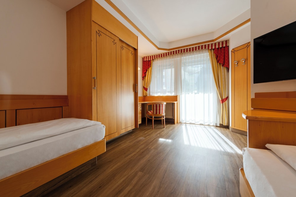 Economy Double Room Single Use, 1 Double or 2 Twin Beds photo 2