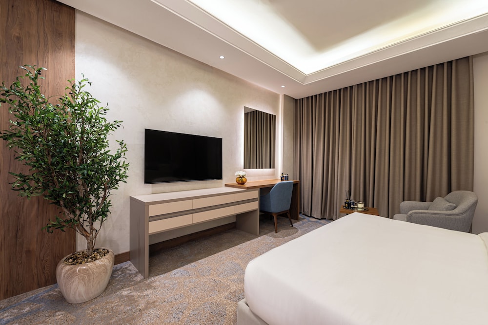 Deluxe Room thumbnail 5