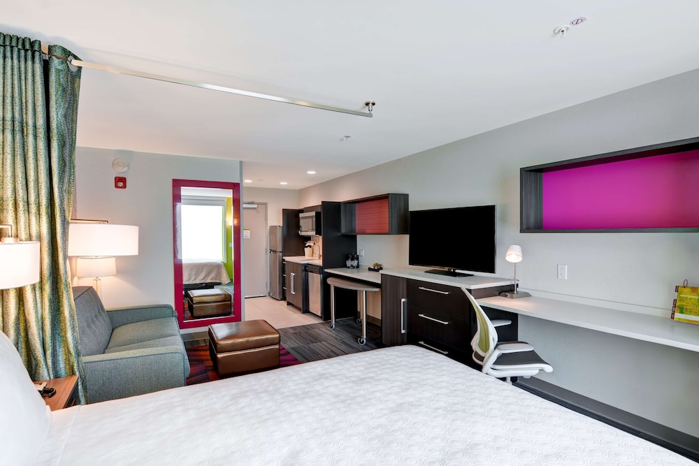 Studio, 1 Queen Bed, Lake View photo 1