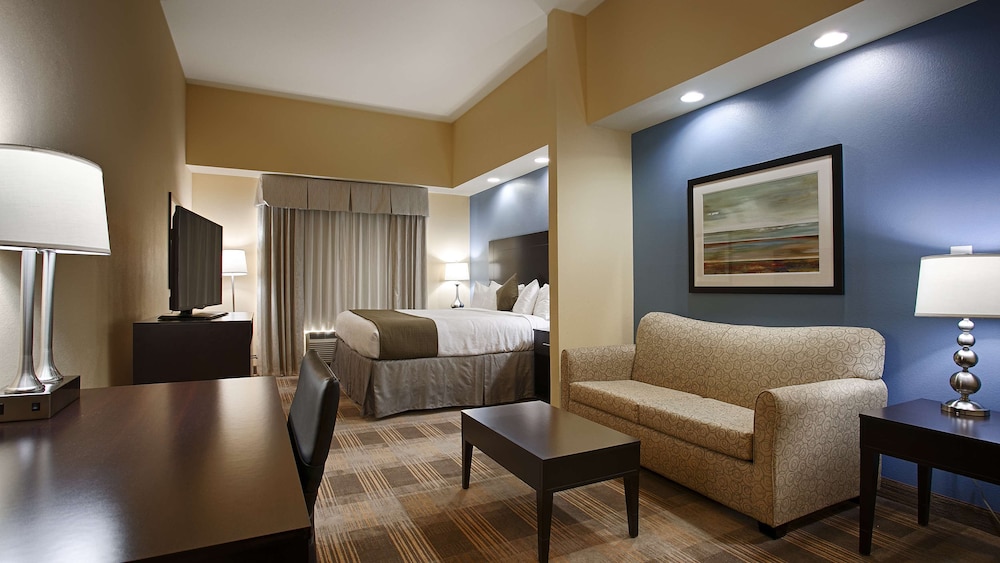 Suite, 1 King Bed, Non Smoking, Refrigerator & Microwave photo 1