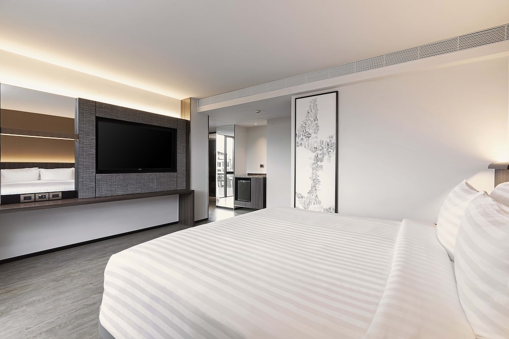 Premier Corner King Room