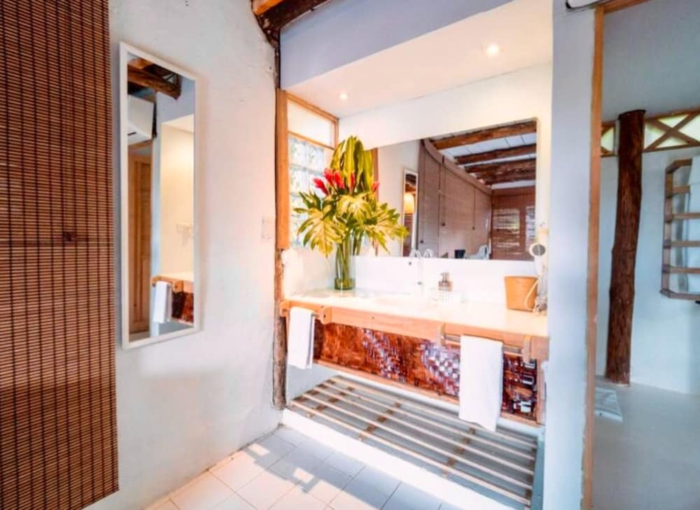 Basic House photo 2