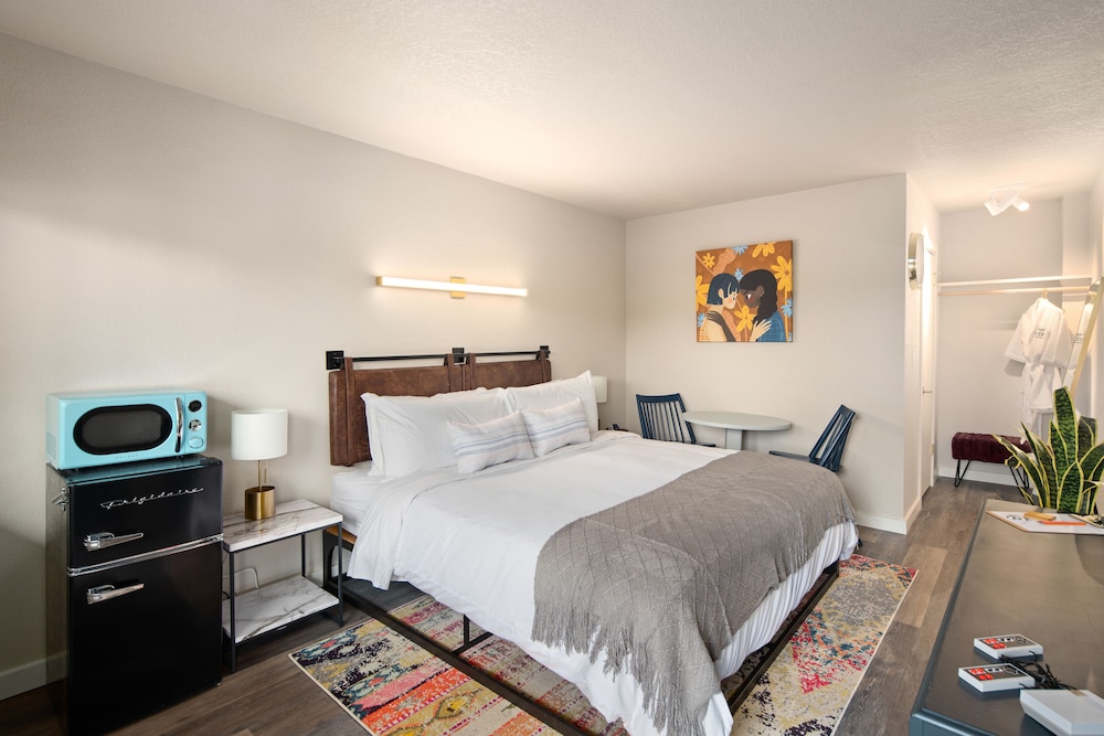 Standard Room, 1 King Bed