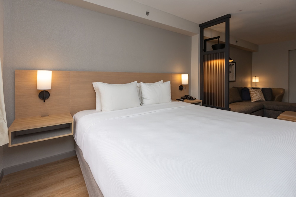 Standard Room, 1 King Bed - Photo 4