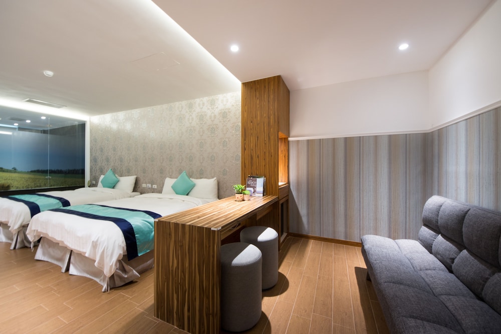 Family Quadruple Room photo 2
