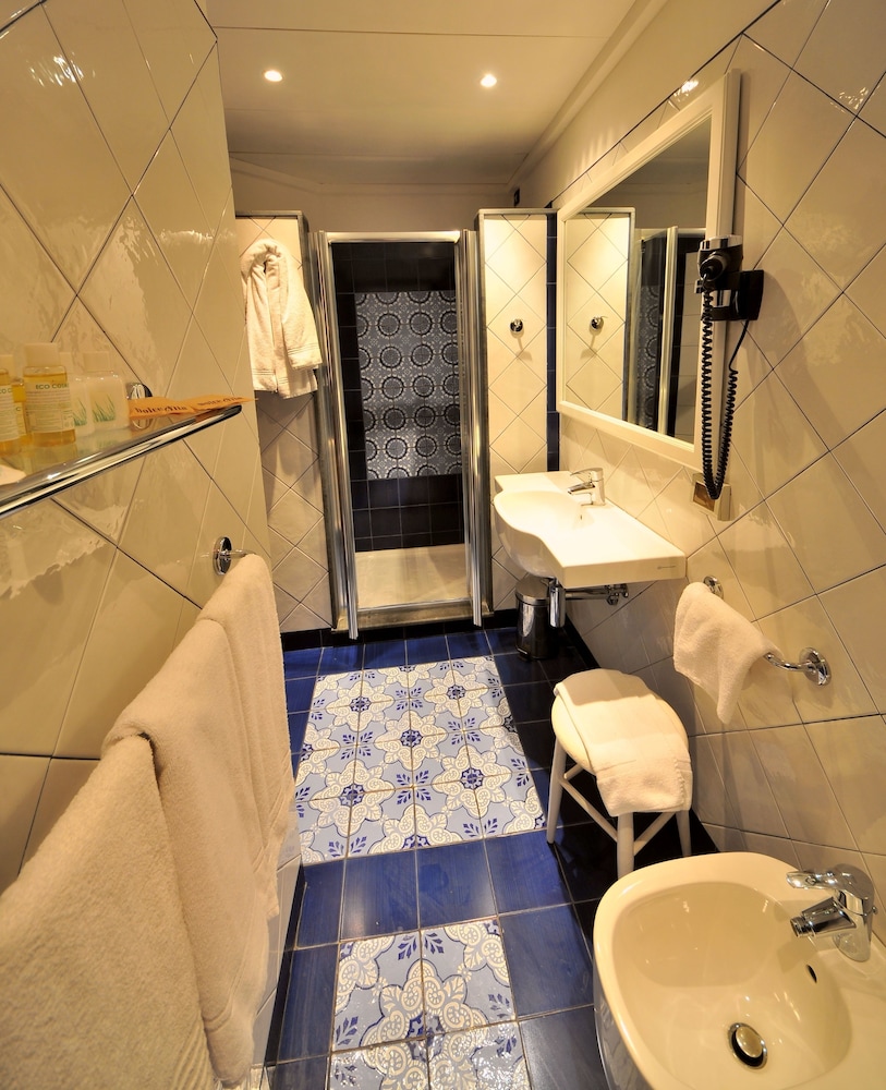 Superior Double Room, Balcony, Sea View - Photo 24