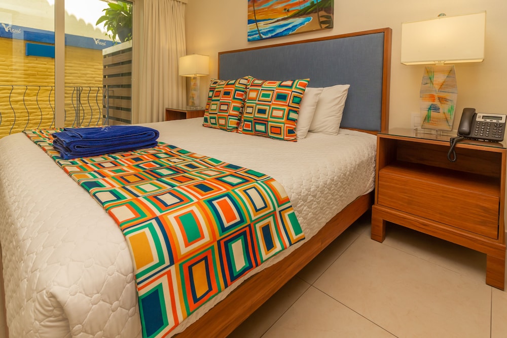 Luxury Suite, 1 Bedroom, Kitchen, Partial Ocean View