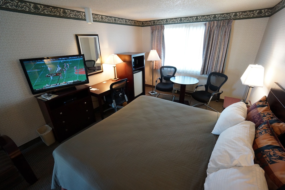 Standard Room, 1 King Bed Non Smoking - Photo 2