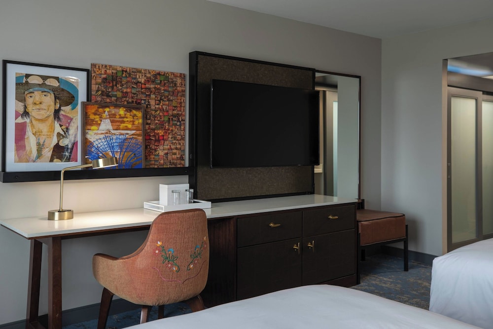 Room, 2 Queen Beds (Mobility/Hearing Access, Roll-In Shwr)