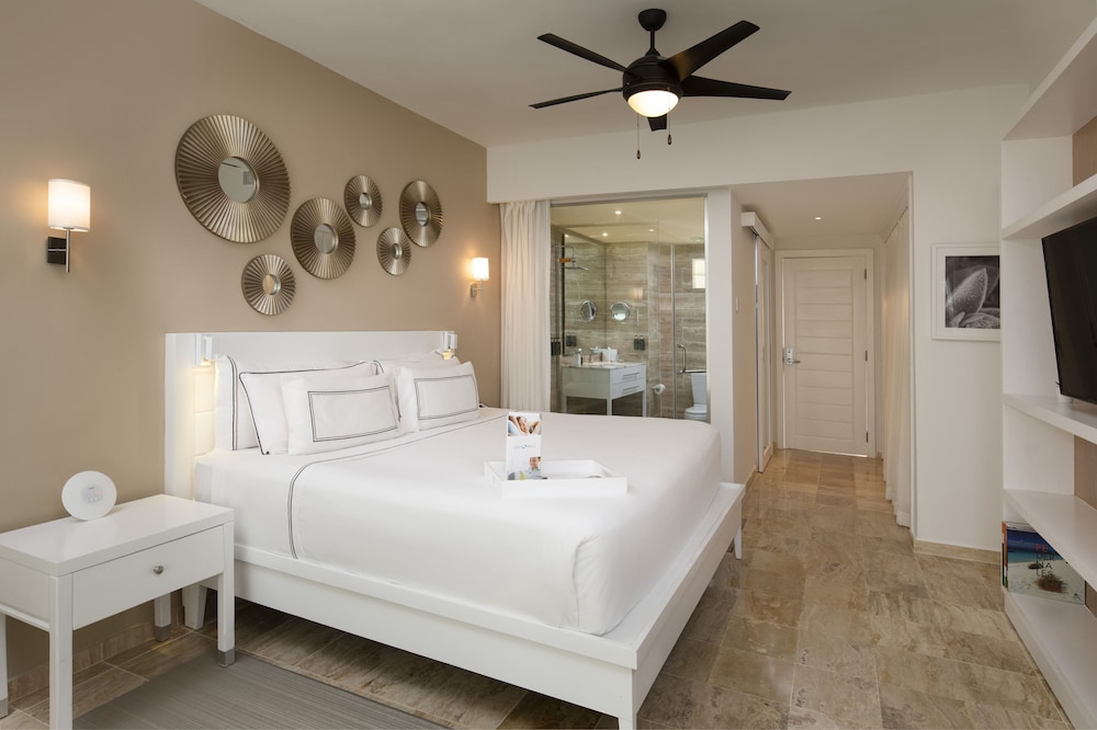 The Level Suite Tropical Palms By Stay Well
