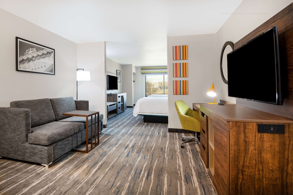 Two Queen Beds Suite - Photo 4