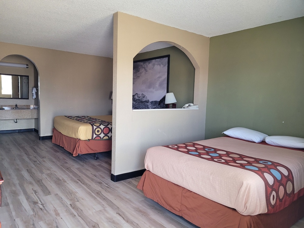Family Room, Multiple Beds, Accessible, Non Smoking (Mobility) photo 1