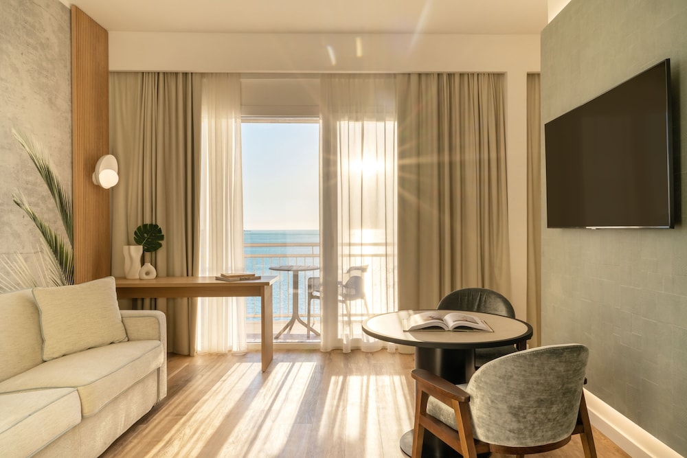 Junior Suite, Balcony, Sea View - Photo 2
