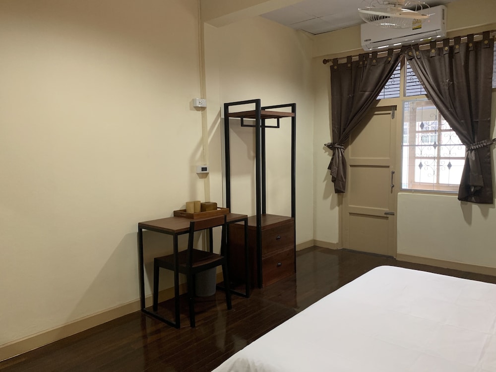 Standard Queen Room photo 2