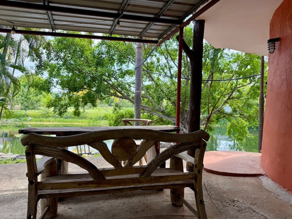 Family Room, Lake View - Photo 8