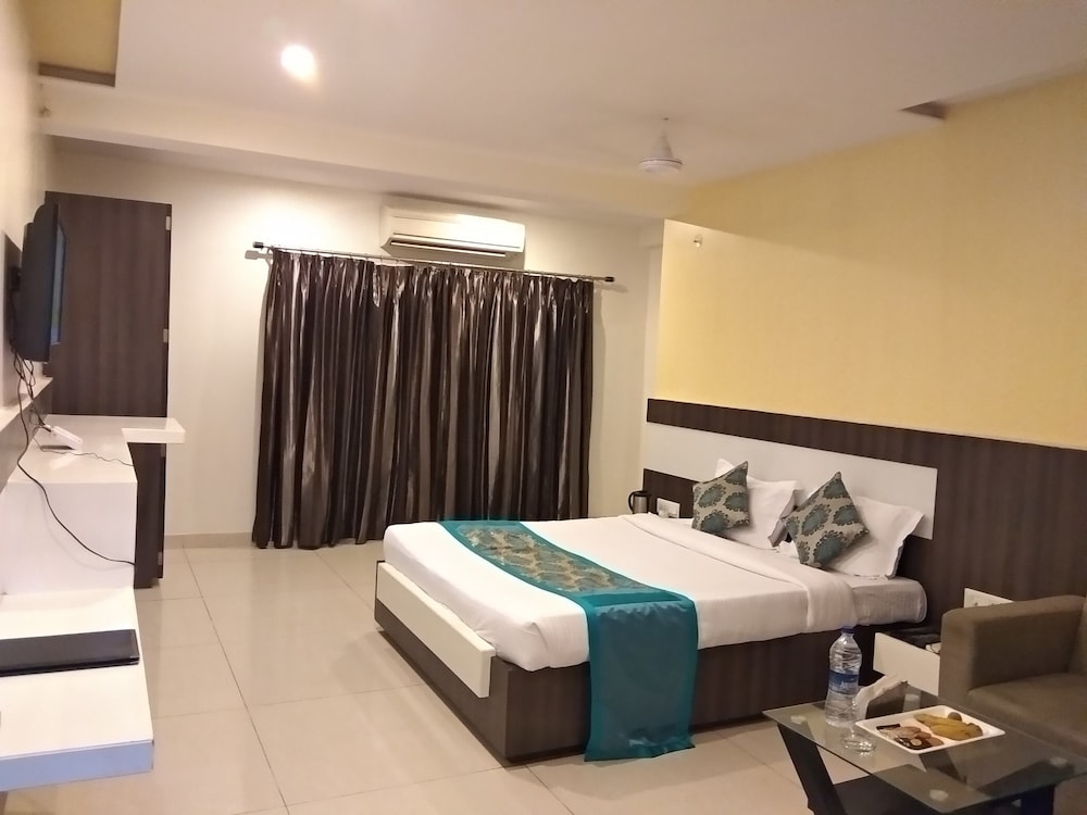 Executive Double Or Twin Room, 1 Large Twin Bed, Accessible, City View