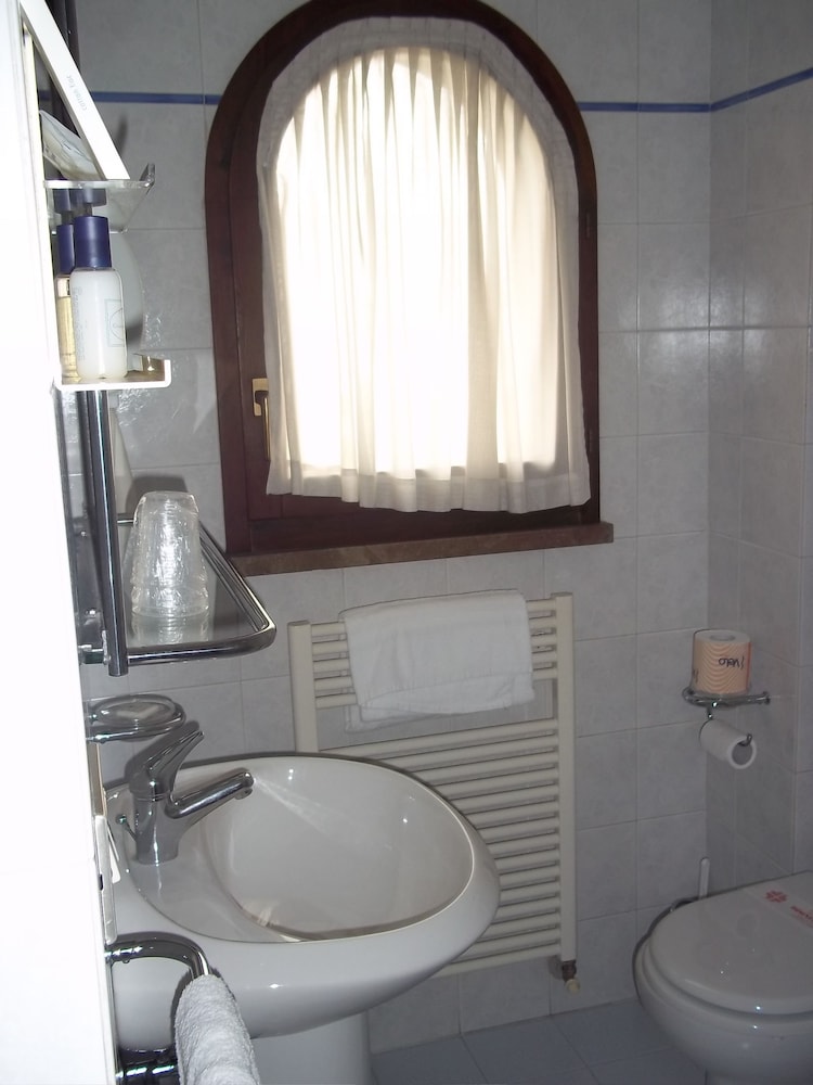 Business Double Room - Photo 7